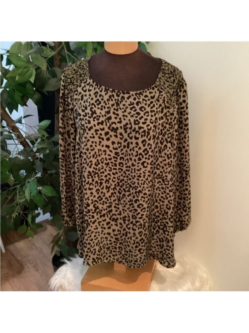 Massini olive & black animal print long sleeve blouse Woman’s size 2X